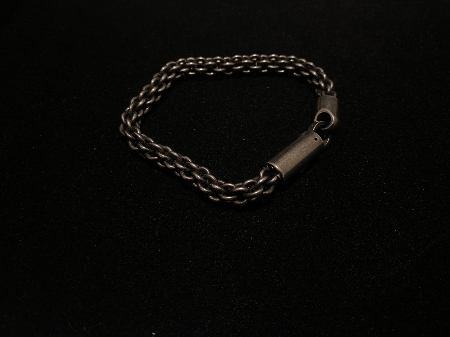 Pulseira cinza escuro
