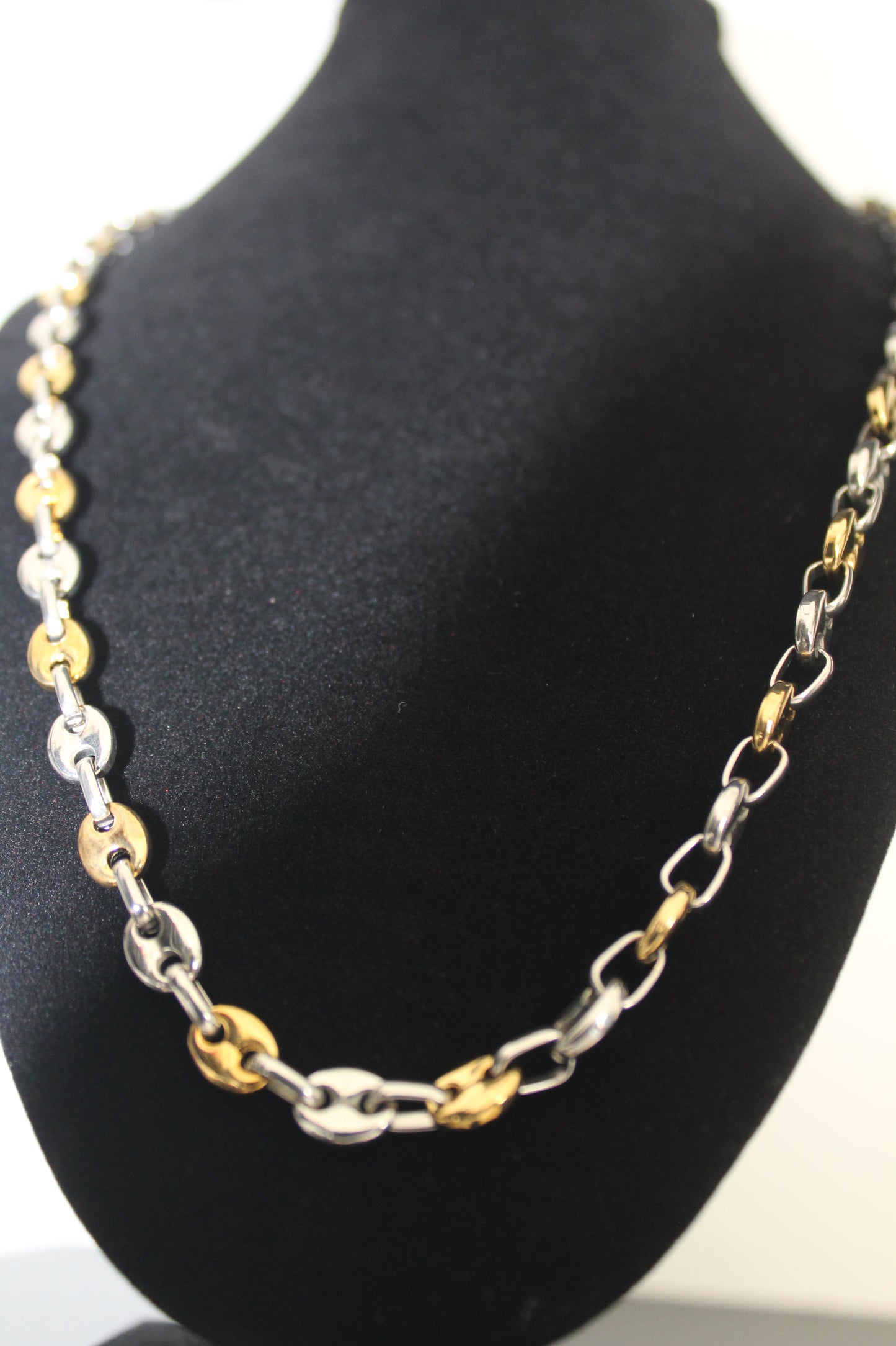 Fio prateado e dourado
