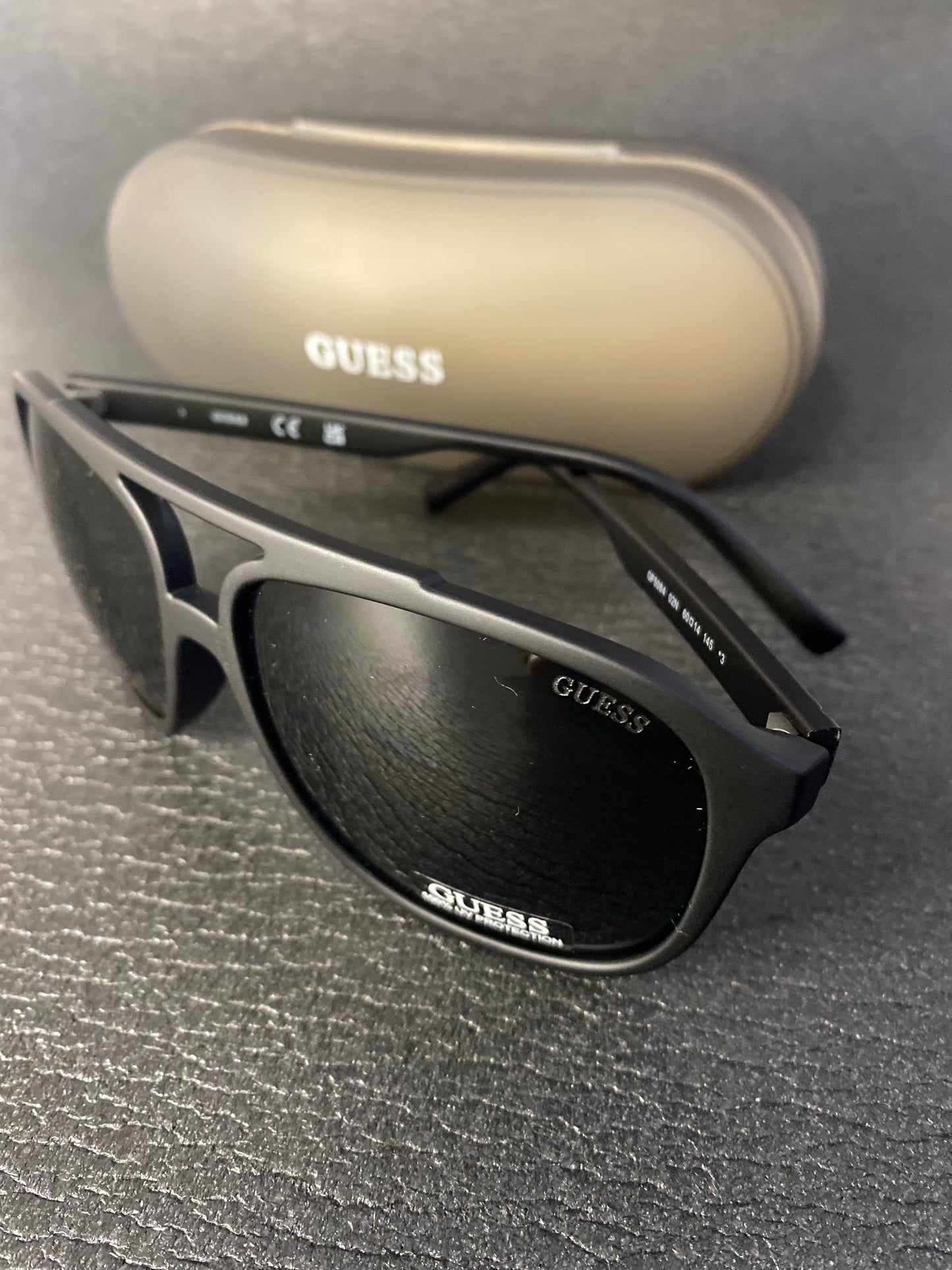 Óculos de sol Guess